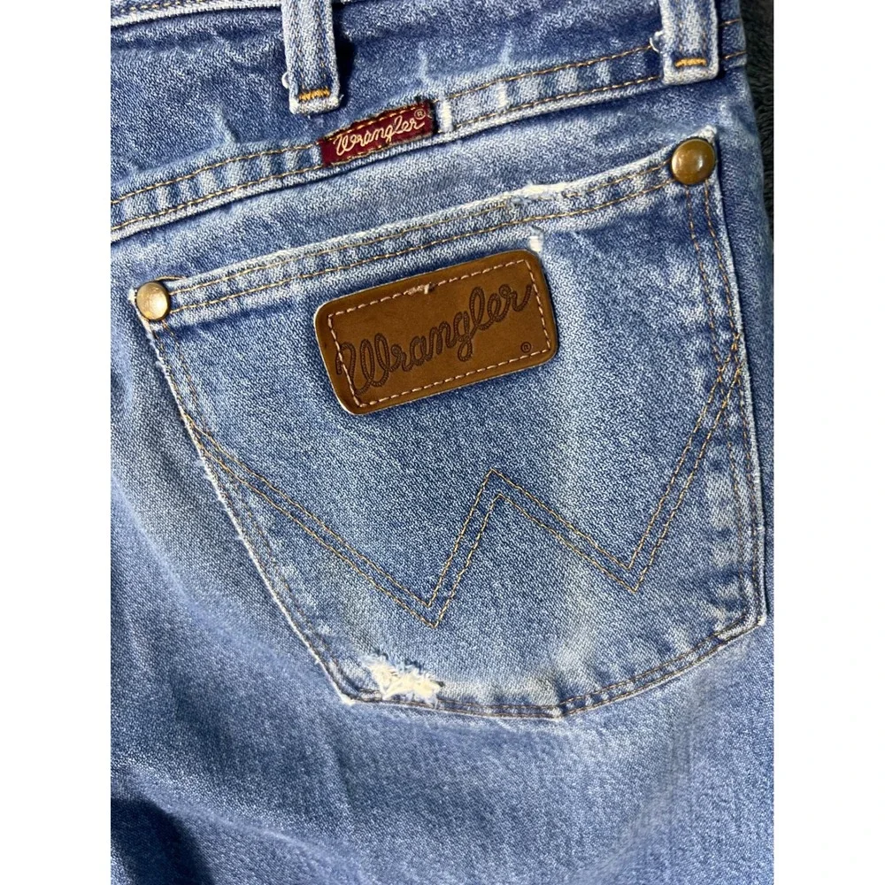 Wrangler 31x32 Relaxed Fit Jeans Medium Wash Distressed Denim Mens